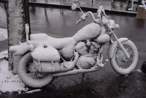 Moto_couverte_de_neige.jpg