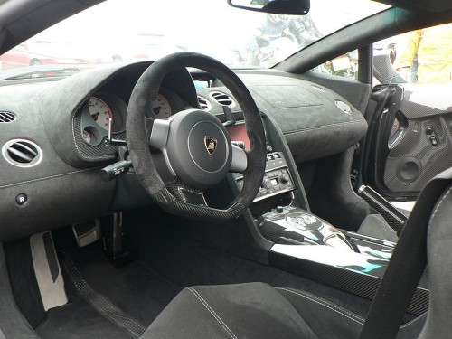 800px-Lamborghini_Gallardo_Superleggera_cockpit.jpg